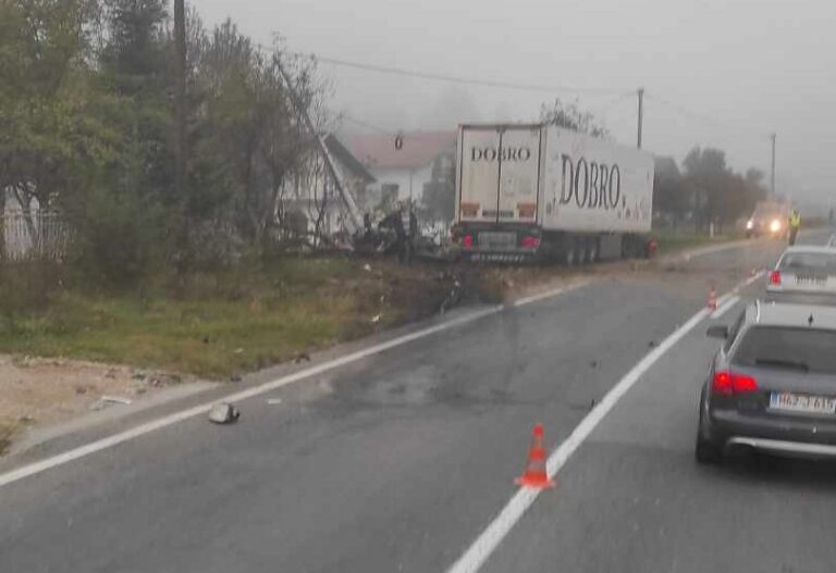 Stravična nesreća kod Žepča: Poginula jedna osoba, dvoje povrijeđeno