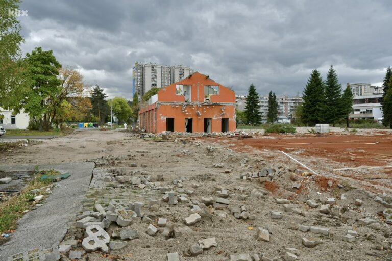 Srušen sportski centar i restoran Una na Kampusu u Sarajevu zbog problema s univerzitetom