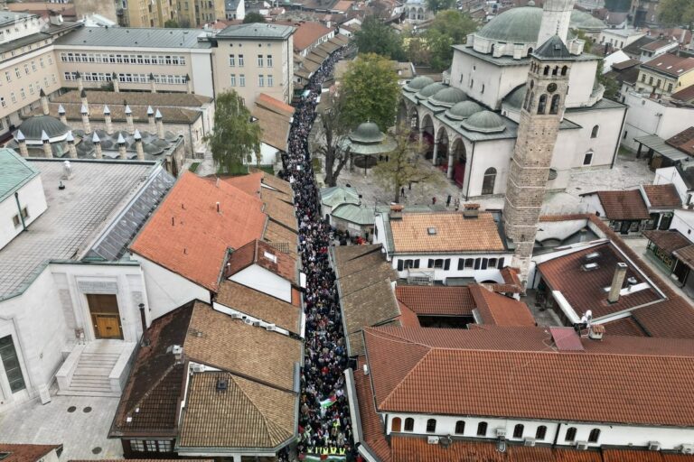 Pogledajte snimak duge kolone građana na propalestinskim protestima