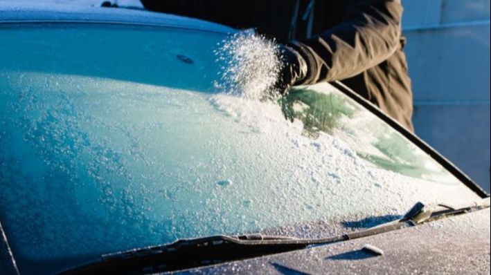 Ova jeftina namirnica ne dopušta ledu da vam okuje auto