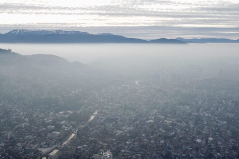 U velikom dijelu BiH jutros temperature ispod nule, večeras se spremaju nove padavine