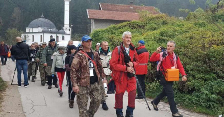 “Svađa, vriska, zastave…”: Policija RS kaznila učesnike obilježavanja stradanja Bošnjaka