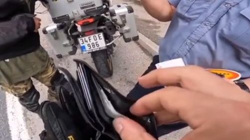 Kruži snimak policajca iz Jablanice koji uzima novac Turčina: Evo o kome je riječ