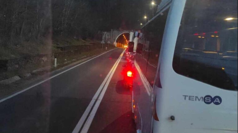 Nesreća na M-17: Jedna osoba povrijeđena, saobraćaj obustavljen