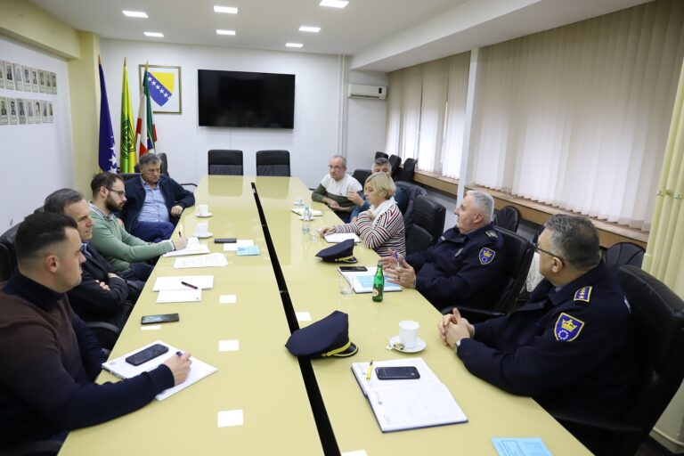 U Gradskoj upravi Zenica održan sastanak zbog povećanog broja pasa lutalica na ulicama grada