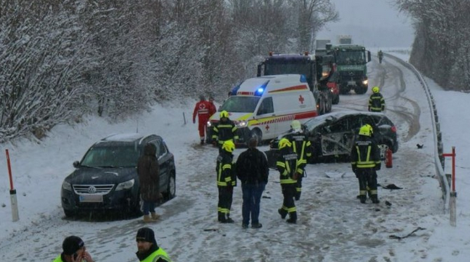 Vozač iz BiH proklizao kamionom i izazvao haos