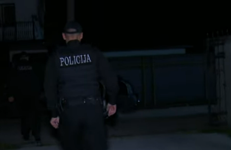 POSVAĐALI SE ZBOG DOKUMENATA, PA ZVALI POLICIJU: Ako ovako nastavi bit će i fizički napad