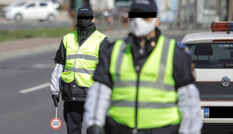 Dva policajca optužena za zloupotrebu i primanje dara