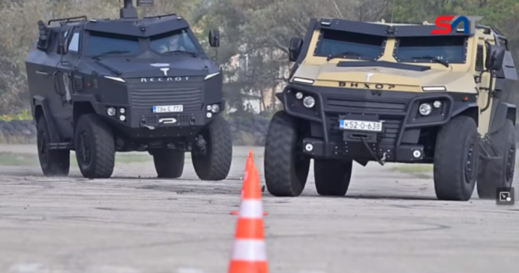 Voditelj iz Srbije testirao specijalna vozila MUP-a RS: “Kazao da radi test dva specijalna domaća terenca”