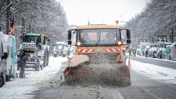 Upozorenja za obilan snijeg i opasnu poledicu, već otkazani mnogi letovi