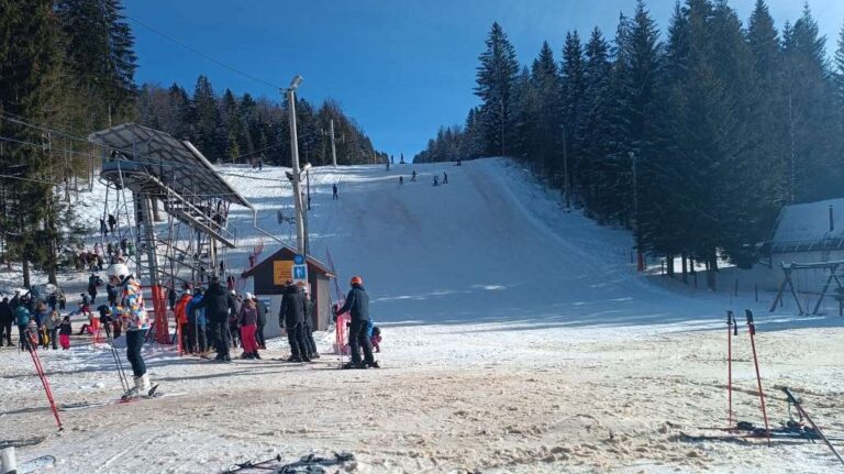 Ski centar “Ponijeri” skijašku sezonu večeras otvara besplatnim skijanjem i novim ski liftom