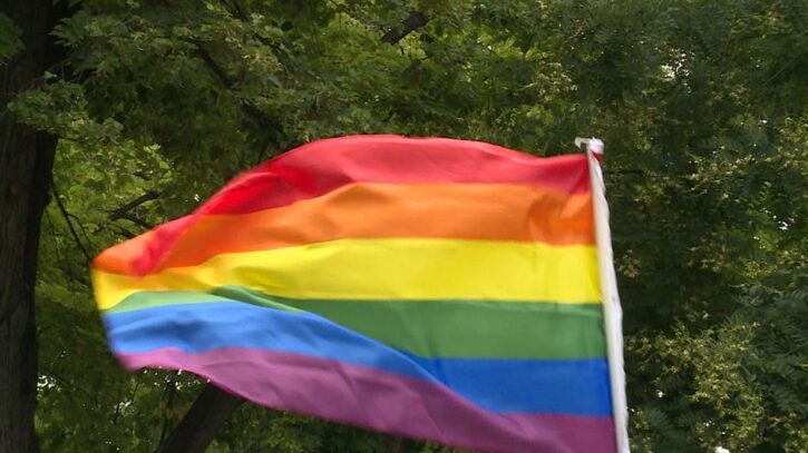 Problemi LGBT parova u BiH: “Ne mogu dići kredit zajedno, kada je jedan partner bolestan drugi ne može doći u posjetu jer nije prepoznat kao član porodice…”