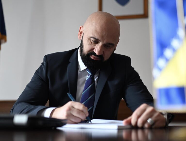 Ministar FMUP-a Ramo Isak čestitao Dan nezavisnosti BiH
