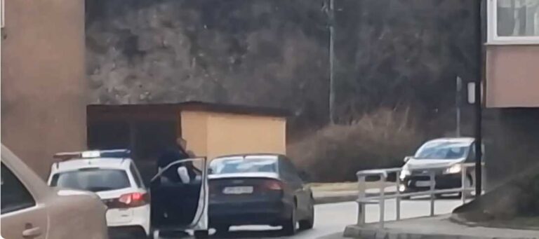 Drama u Kaknju: Vozač Audi-ja pobjegao sa mjesta nesreće. Niije htio stati ni policiji (VIDEO)