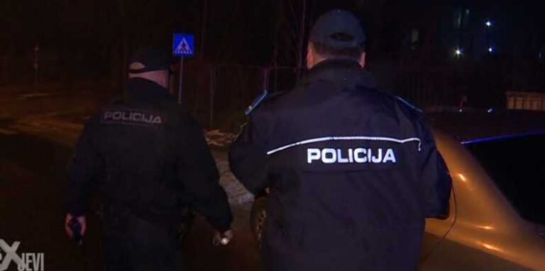 “Žuri drugarica kuća, ja u radnom odijelu”: Pogledajte šta je kamera “Slučajeva X” zabilježila u patroli sa policijom