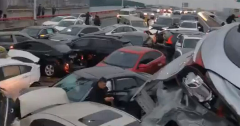 Ogroman lančani sudar, sudarilo se više od stotinu automobila. Poznat uzrok nesreće