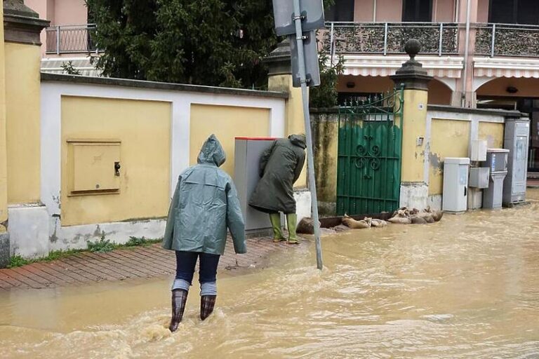 Italija pod naletom nevremena, lavine, klizišta i poplava: Brojni stanovnici evakuisani