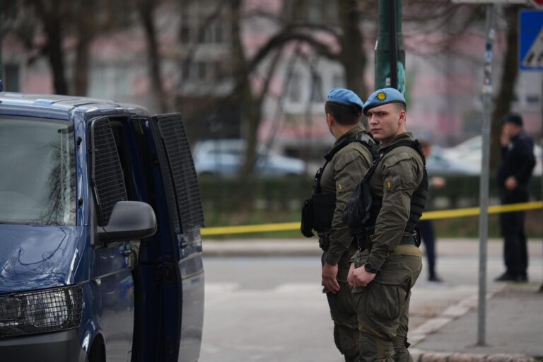 Predao se navijač koji je bježeći od policije automobilom udario dvojicu pripadnika MUP-a KS