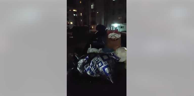 Bahati vozač blokirao kontejnere, građani mu se brutalno osvetili (VIDEO)