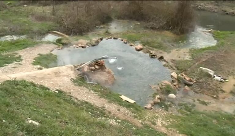 Termalni izvor kod Kaknja decenijama neiskorišten, nepresušno bogatstvo završava u rijeci