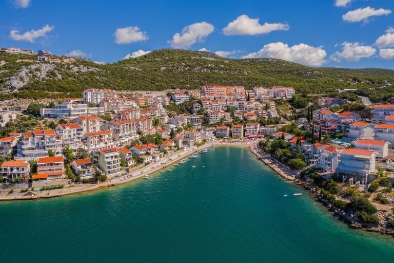 Neum očekuje najbolju turističku sezonu u posljednjih 20 godina, domaćini “ušminkavaju” grad