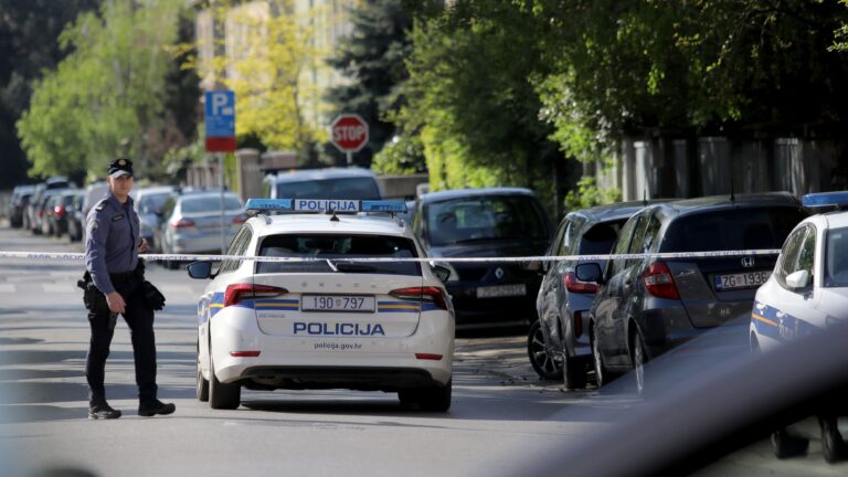 Pucnjava: Ispalio više metaka prema čovjeku na parkingu i pobjegao