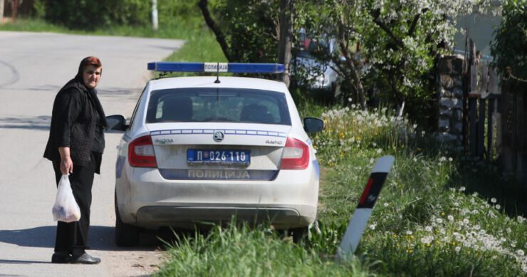 MAJKA MONSTRUMA DAN NAKON SAHRANE Prošetala u crnini i poručila je samo jedno