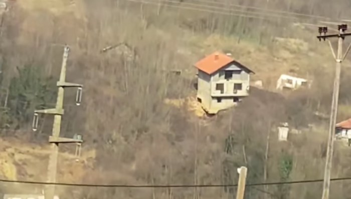 Snimak kuće iz Kosove kod Maglaja je veliki hit (VIDEO)