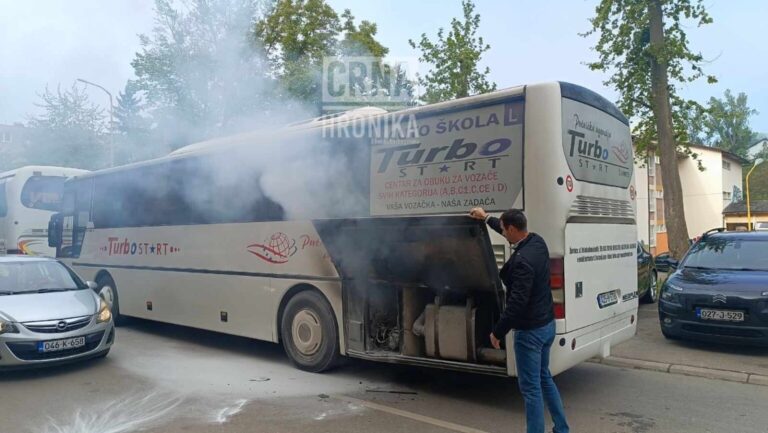 U Tuzli se zapalio autobus koji je prevozio mališane na ekskurziju