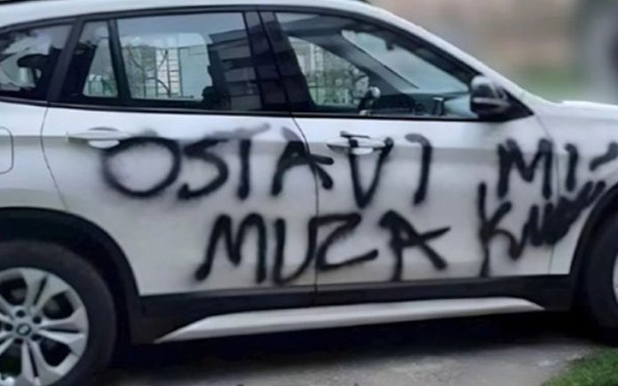 Ljuta supruga pošarala BMW ljubavnice svog muža, ostavila joj i poruku