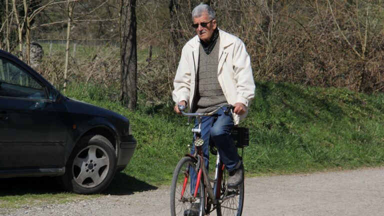 Ruđanin Mustafa Lagumdžija sretan u svom zavičaju: Na Bajram u džamiju, pa na kahvu s prijateljima