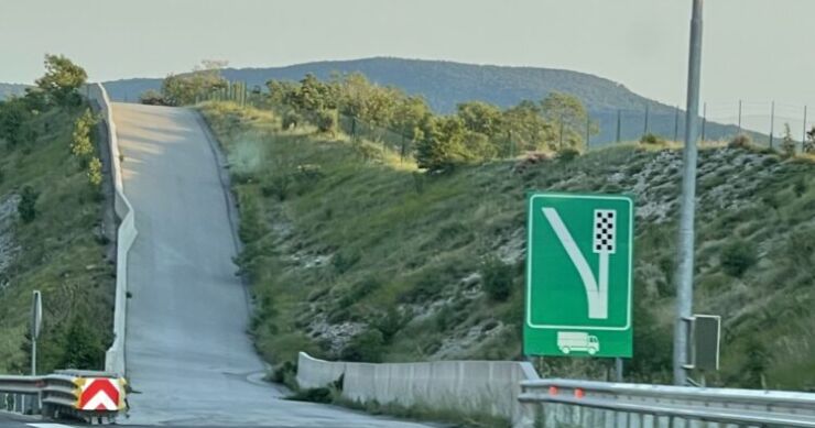 Slovenske autoceste pune su grafita “hur” i “murto”, evo šta to znači