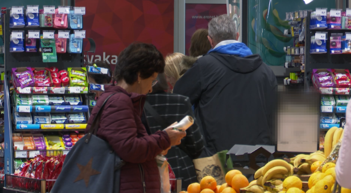 Sit gladnom ne vjeruje: Dok građani stežu kaiš, izostaju adekvatne mjere nadležnih organa