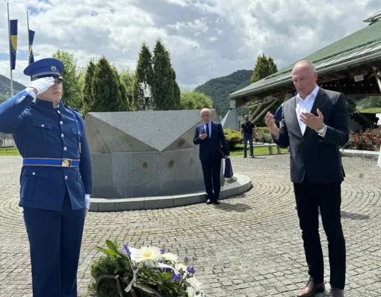 Zukan Helez: Ne smijemo zaboraviti šta se dogodilo u Srebrenici