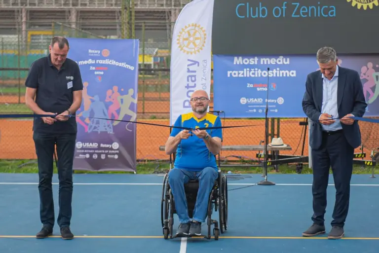 Gradonačelnik Kasumović na otvorenju novouređenih sportskih terena u Zenici kao simbola inkluzije i društvene integracije osoba sa invaliditetom