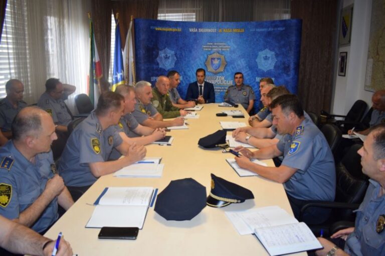 Policijski komesar Uprave policije MUP-a ZDK održao sastanak sa rukovodnim policijskim službenicima