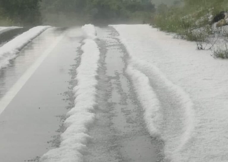 KAO DA JE SNIJEG: Jako nevrijeme sa ledom u dijelu BiH