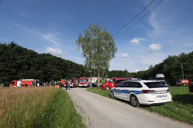 Vatrogasci pronašli avion koji je pao pored Zagreba: Jedna osoba poginula, troje preživjelih