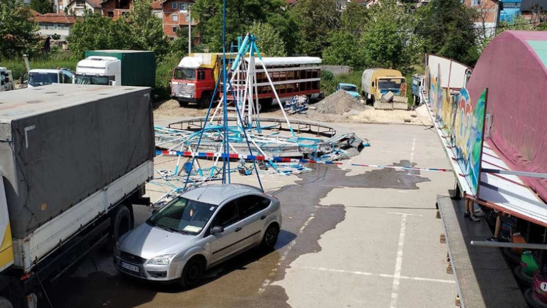 Stravično rušenje ringišpila: Povrijeđeno 7 maloljetnika, djevojčica u komi