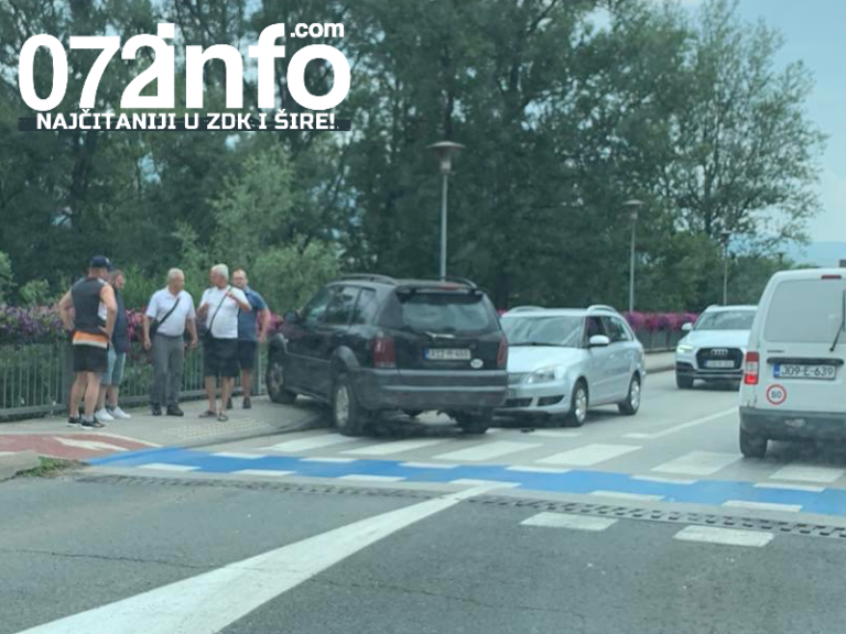 Saobraćajna nesreća u Zenici, sudar dva automobila