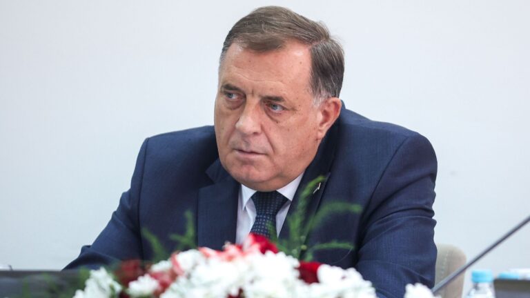 Dodik: “Bosanski može biti lonac, a možda i kafa”