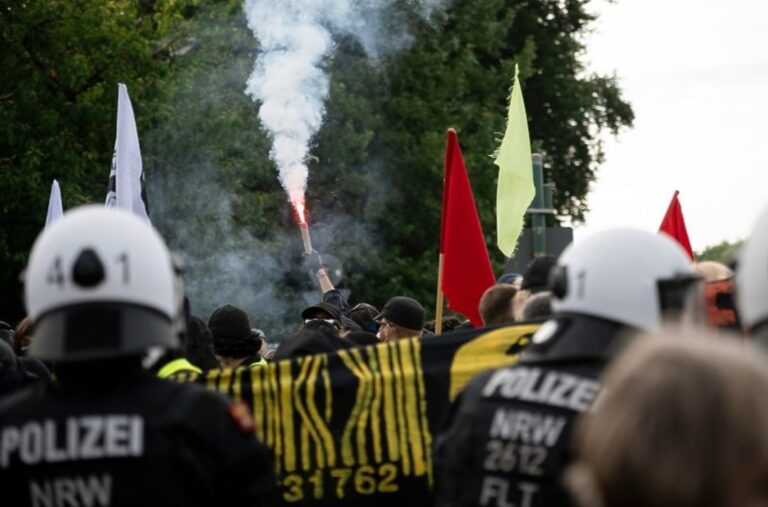 Veliki sukob policije i demonstranata pred kongres ekstremnih desničara u Njemačkoj