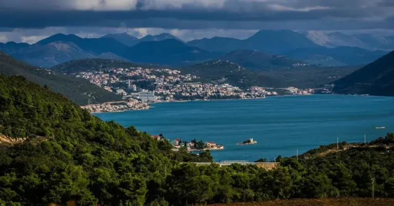 Turisti još uvijek prisutni u Neumu: Fokus na zadržavanju domaće radne snage kroz bolje uvjete