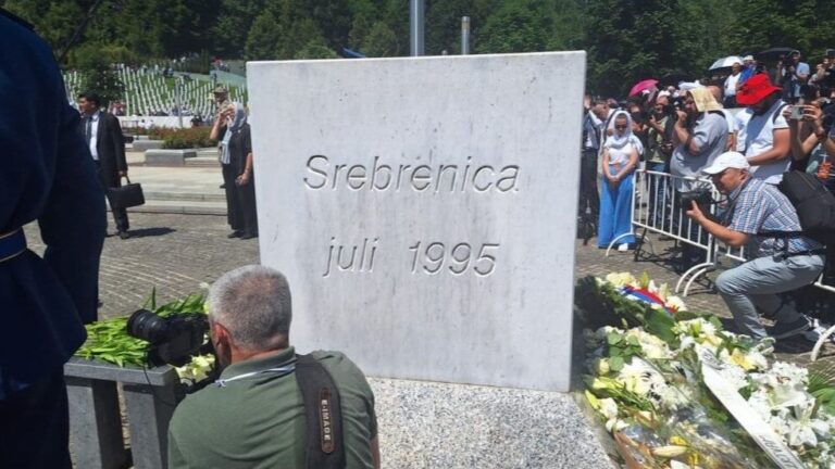 Novinar iz Srbije prvi put na komemoraciji žrtvama genocida u Potočarima: “U Srebrenici sam se upoznao s oprostom”