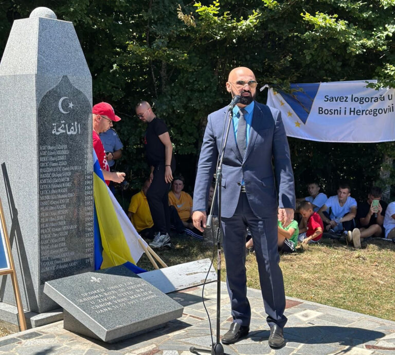 Ministar Isak na memorijalnom pohodu „Pohod na Crni vrh – Marš mira, marš slobode“