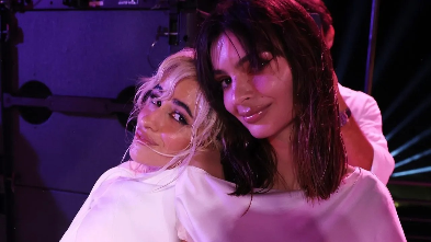 Camila Cabello i Emily Ratajkowski razmijenile sočan poljubac pred kamerom