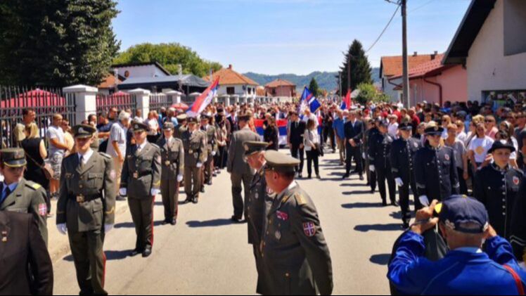 Reakcije stižu na defile Vojske Srbije u Prijedoru i Bratuncu: “EU, probudi se”