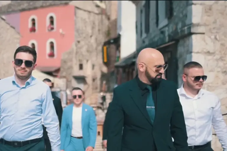 CIK naredio Rami Isaku da obriše spot “Snaga naroda”, kažnjen sa 6.000 KM