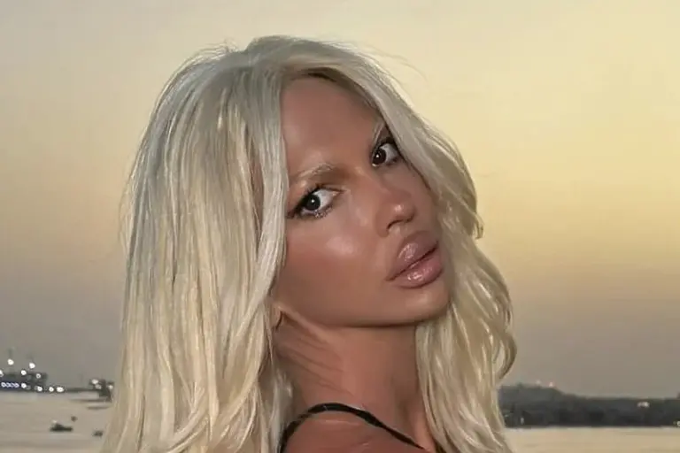 SKANDAL U RS | Jelena Karleuša avionom Vlade RS-a letjela iz Banje Luke u Budvu: Ko plaća ovaj luksuz?