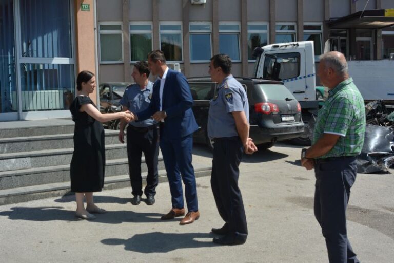 Ministar unutrašnjih poslova ZDK Emir Vračo i policijskikomesar Admir Gazić posjetili Policijsku stanicu Kakanj